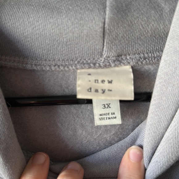 A new day, target sweatshirt - Picture 3 of 5